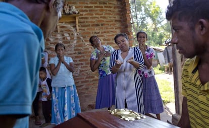 Velório de uma das vítimas dos atentados em Negombo, Sri Lanka, nesta segunda-feira