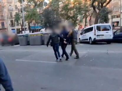 Momento de la detención el pasado 18 de enero de un presunto yihadista que financiaba al ISIS con criptomonedas, en una imagen cedida por la Guardia Civil.