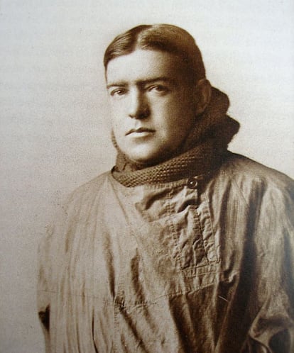 Retrato de Ernest Shackleton fue contemporáneo de los grandes exploradores polares como Amundsen o Scott, con quien llevó a cabo un intento fallido de llegar al Polo Sur geográfico a principios del siglo XX.