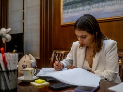 Laura Sarabia, 29 años, jefa de gabinete del presidente Gustavo Petro, durante una entrevista en el Palacio de Nariño, en Bogotá, Colombia, el 12 de mayo de 2023.