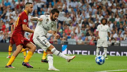 Isco remata a puerta contra la Roma.