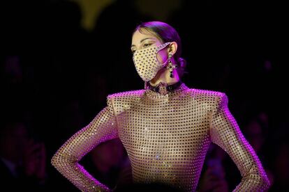Mascarilla de diseño exhibida en la pasada Semana de la Moda de Nueva York, en febrero.