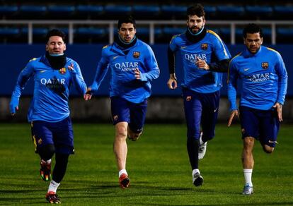 Messi, Suárez, Piqué y Alves, entrenando en Japón.