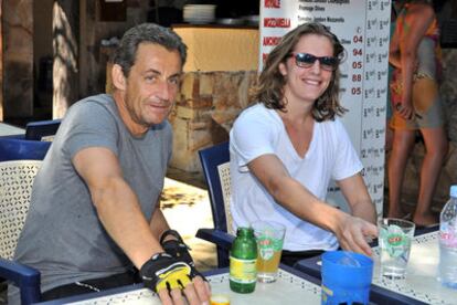 Nicolas Sarkozy de vacaciones en Cap Negre con su hijo Pierre.