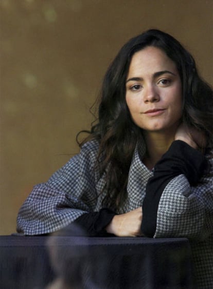 Alice Braga aprendió a actuar en familia. Creció entre platós.