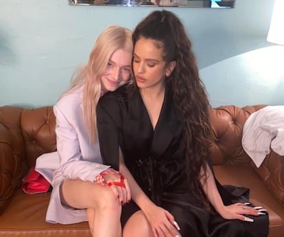 Rosalía con Hunter Schafer, en una imagen de 2019 de su Instagram.