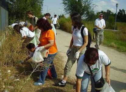 Un grupo de voluntarios limpiará el sábado el pantano de San Juan.