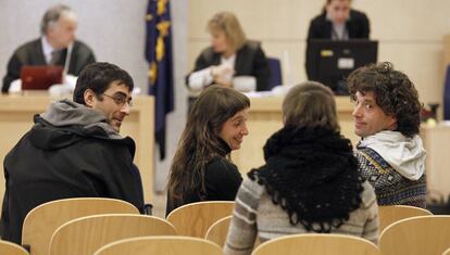 De izquierda a derecha, Iñigo Zapirain, Beatriz Etxeberria y Daniel Pastor, en la Audiencia Nacional en 2013.