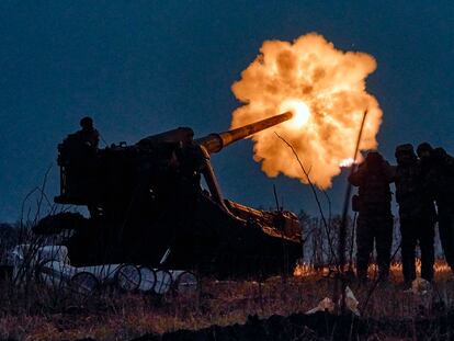 Soldados ucranios disparan un misil en Donetsk, este jueves.