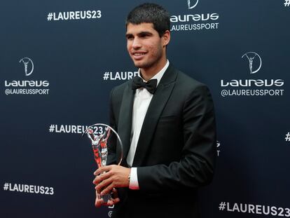 Carlos Alcaraz tras ganar el Premio Laureus a deportista revelación del año, en París este lunes.