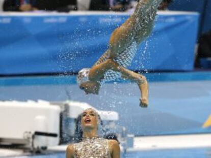 El equipo español de natación sincronizada, en el ejercicio de ayer