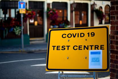 Un centro de detección de coronavirus, en Londres / DANIEL LEAL-OLIVAS / AFP