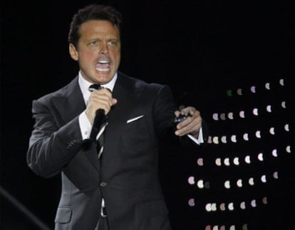 Está en forma, no hay duda. Tras meses de incertidumbre sobre su salud, el cantante mexicano inició ayer en el estadio Defensores del Chaco de Asunción su gira <i>Luis Miguel Tour 2010</i>, que le llevará por medio mundo.