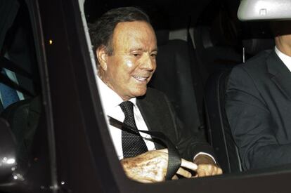 Julio Iglesias, a su llegada a la boda de su segundo hijo, Julio José.