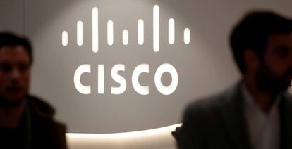 Logo de la compañía de redes Cisco Systems en su sede de París.