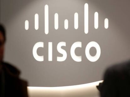 Logo de la compañía de redes Cisco Systems en su sede de París.