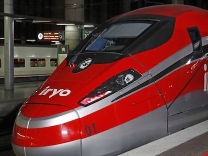 Uno de los trenes de Iryo en la estación de Madrid-Atocha.