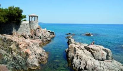 Vista deste el camino de ronda que rodea la península de S'Agaró.