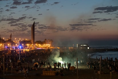 El pasado lunes el intendente mayor de la Guardia Urbana, Pedro Velázquez, ya alertó que las previsiones eran que el número de asistentes a las playas fuera entre 50.000 y 60.000 personas.