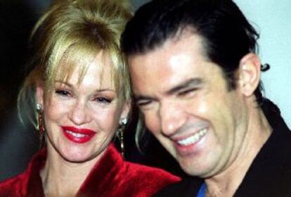 Antonio Banderas y Melanie Griffith en el estreno de <i>Spy kids.
