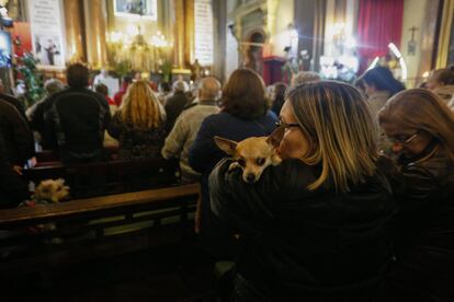 San Antón Abad fue un eremita egipcio que vivió en el siglo IV y destacó por su gran cariño hacia los animales. Siempre se le representa vestido con su hábito de monje y con un cerdo a sus pies.