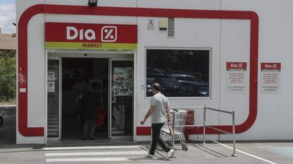 Entrada de un supermercado de Dia en Hoyo de Manzanares, en Madrid.