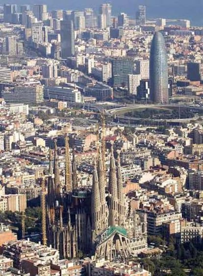 Foto aérea del templo, en 2007 desde la fachada de la Pasión.