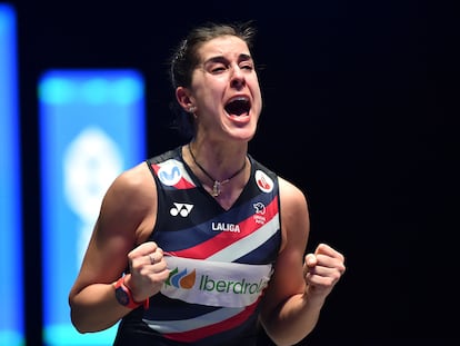 Carolina Marín, tras ganar la final del All England de bádminton este domingo en Birmingham.