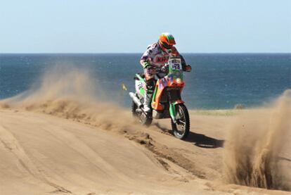 La piloto española Rosa Romero con su KTM.