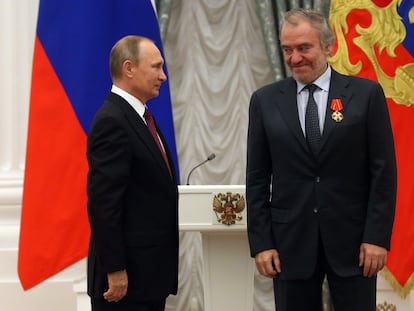 Vladimir Putin y Valery Gergiev en una ceremonia de premios en el Kremlin, 2016.