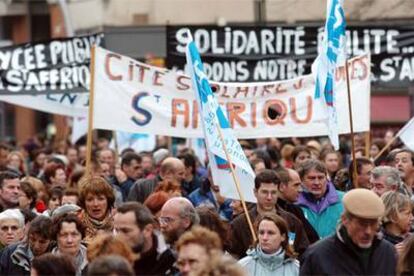 Manifestación de funcionarios, maestros y trabajadores sanitarios en Toulouse.