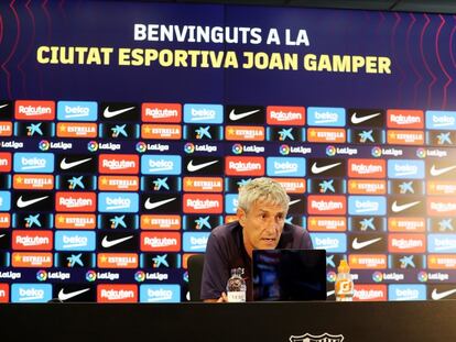 El entrenador del FC Barcelona, Quique Setién, en rueda de prensa.