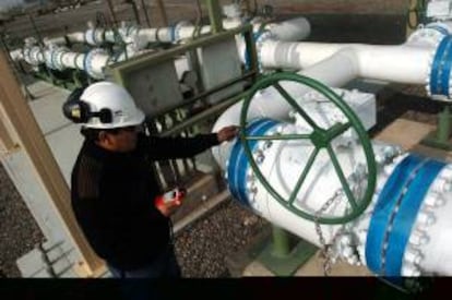 El proyecto busca producir gas licuado en una planta que se construirá en la región oriental de Santa Cruz, para transportarlo en cisternas especiales hasta poblaciones alejadas donde se instalarán estaciones de "regasificación". EFE/Archivo