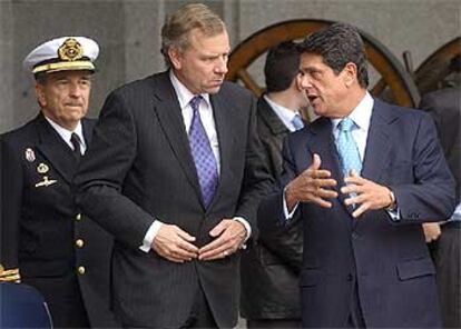 El ministro Trillo, junto al secretario general de la OTAN, Jaap de Hoop Scheffer
.