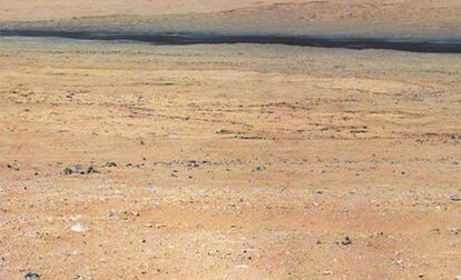 La zona bautizada Glenelg hacia la que se dirige el 'Curiosity' presenta bandas de diferente tonalidad.