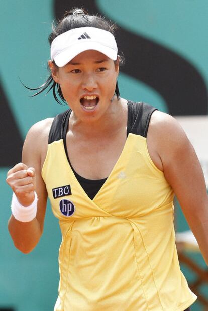 Kimiko Date festeja un golpe ganador contra Dinara Safina.