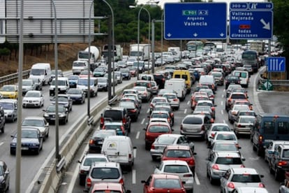 Un atasco en la autovía de Valencia en septiembre de 2008.