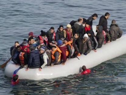 Varios refugiados llegan esta semana a la isla griega de Lesbos.