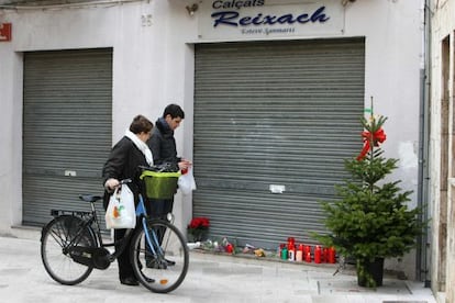 La propietaria de una zapatería de Banyoles murió ayer apuñalada en el interior de su tienda.