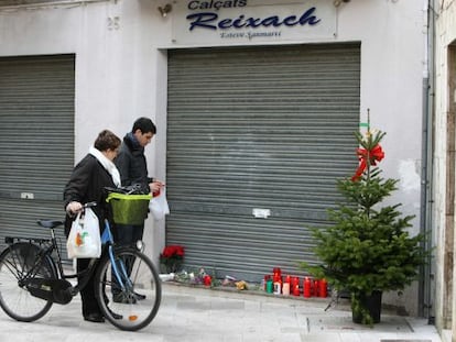 La propietaria de una zapatería de Banyoles murió ayer apuñalada en el interior de su tienda.
