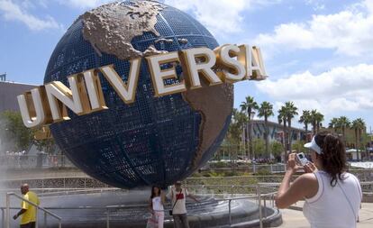 Entra al Parque de atracciones de Orlando.