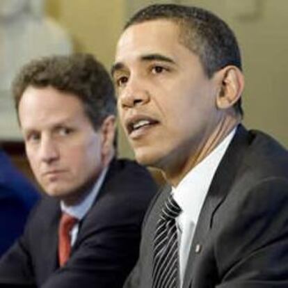 El secretario del Tesoro, Timothy Geithner, Barack Obama y el presidente de la Fed, Ben Bernanke