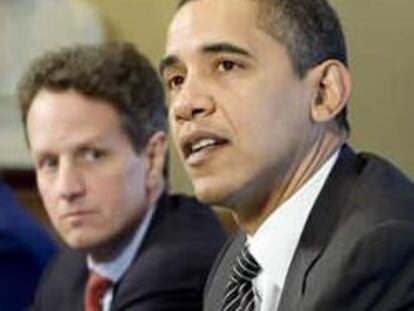 El secretario del Tesoro, Timothy Geithner, Barack Obama y el presidente de la Fed, Ben Bernanke