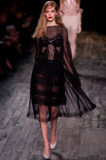 Las transparencias bordadas son la clave de este look de Nina Ricci.