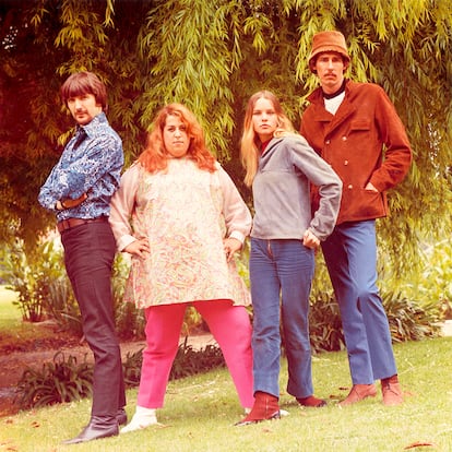 John Phillips, Cass Elliot, Michelle Phillips y Denny Doherty, miembros de The Mamas & The Papas.