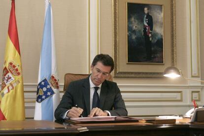 El presidente de la Xunta de Galicia, Alberto Núñez Feijóo, firma decreto del nombramiento