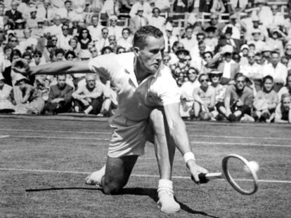 El tenista australiano Neale Fraser durante el torneo de Queens el 21 de junio de 1957