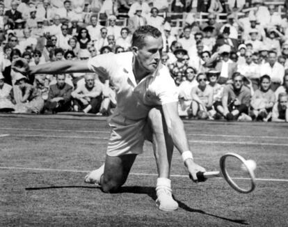 El tenista australiano Neale Fraser durante el torneo de Queens el 21 de junio de 1957