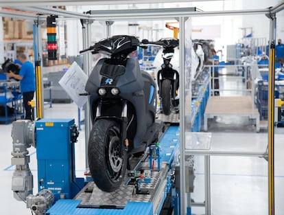 Ray Electric Motors ha creat l''scooter' RAY 7.7 en només dos anys. La impressió 3D els ha permès reduir els temps a la meitat en comparació del procés industrial.