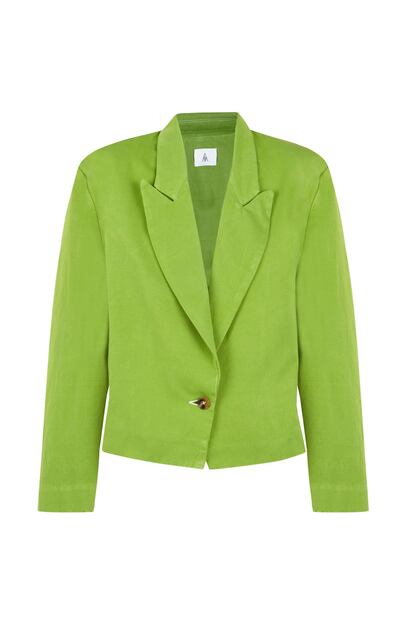 La firma Amlul, capitaneada por la influencer Gala González, se une a la fuerza del color en este vibrante diseño con un intenso verde como protagonista. Una inyección de positividad a tus looks en la ciudad para dar la bienvenida al nuevo curso. (195€)